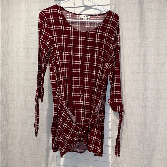 Simply Noelle Tops - 🌸 3/$15 🌸 Simply Noelle Dress Top